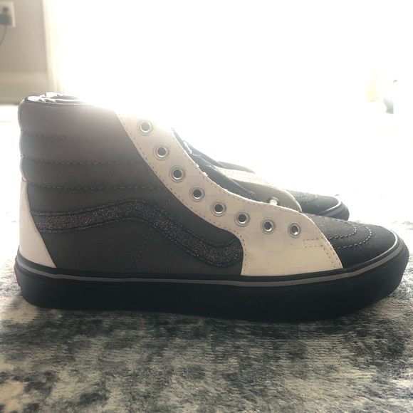 New Custom Vans (RARE) - Picture 2 of 3
